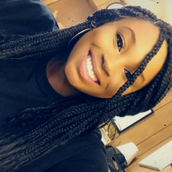 Meet your Posher, Ebony - Picture 2 of 4